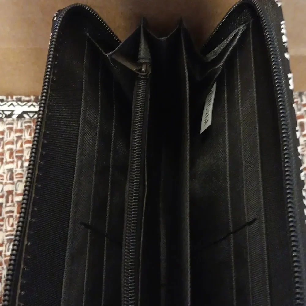 Quilted Wristlet‎ Black and White New